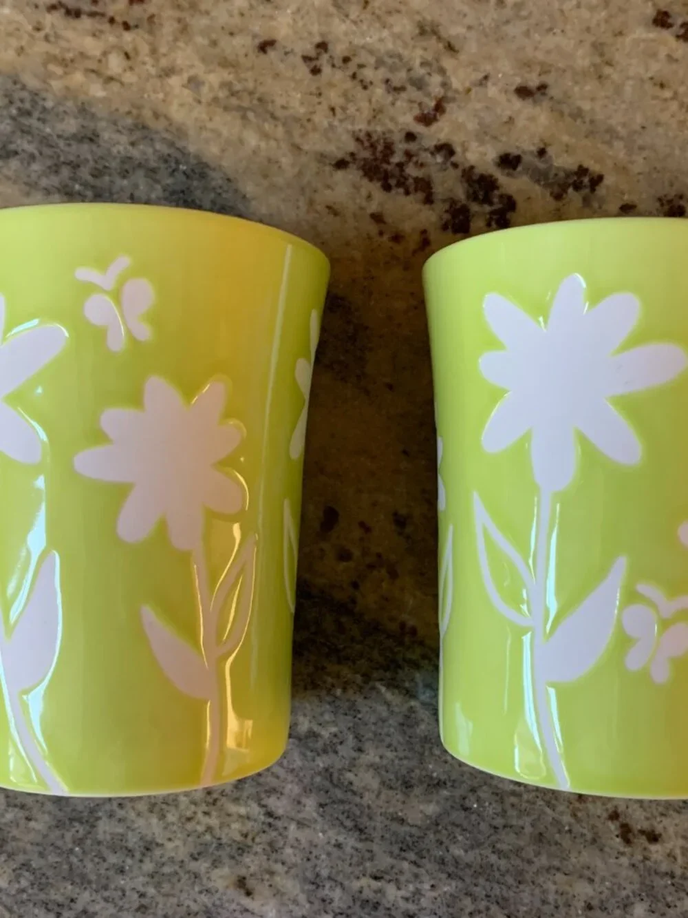Starbucks 2007 lime green ceramic coffee mug white etched flowers lot of 2 12 oz